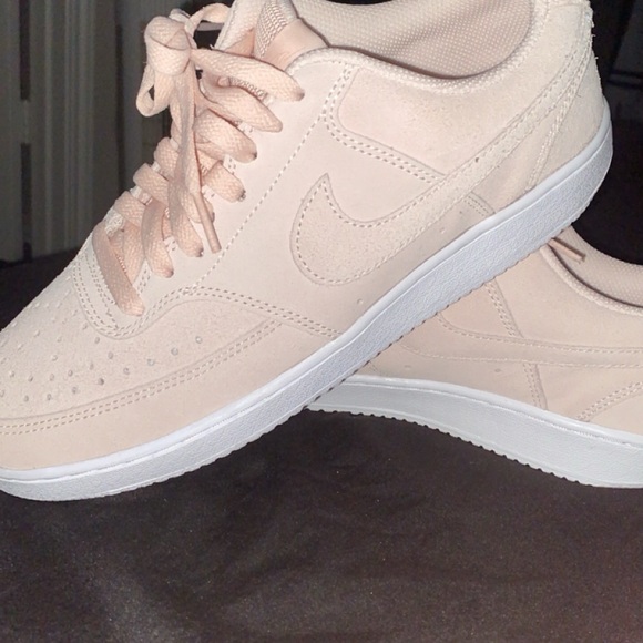 Nikes NWOT - Picture 2 of 3